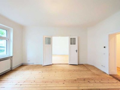 Ruhige 3-Zimmer-Wohnung im sanierten Altbau mit Balkon & Gartenflächen