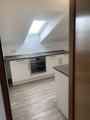 Stilvolle 2-Raum-DG-Wohnung inkl. Einbauküche/Keller/Sauna