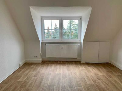 Sanierte 2-Zimmer-Dachgeschosswohnung in Bauhausnähe