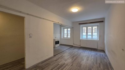 Sanierungsbedürftig + Altbau + 1 Zimmer + separate Küche + Erdgeschoß