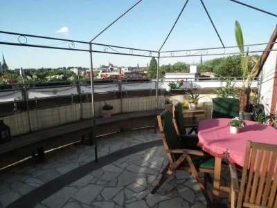Stilvolle 4,5 Zimmer Maisonettewohnung mit großer Terrasse und Tiefgaragen-Stellplatz