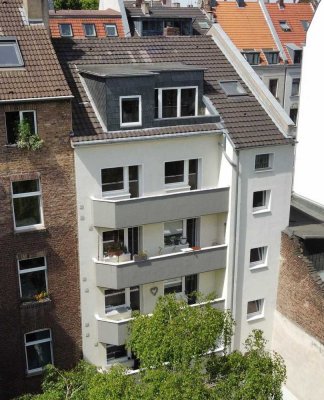 KÖLN-SÜDSTADT; LICHTDURCHFLUTETE 2 ZIMMER-WOHNUNG MIT BALKON