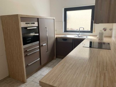 Stilvolle 3,5-Raum-EG-Wohnung mit Balkon und Einbauküche in W