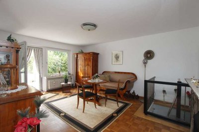 Großzügige Maisonette-Eigentumswohnung mit zwei Ebenen, Balkon, Terrasse und zwei Garagen