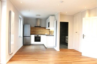 *** schicke 2-Zimmerwohnung, Erstbezug nach Kernsanierung,  Balkon und hochwertige Einbauküche ***