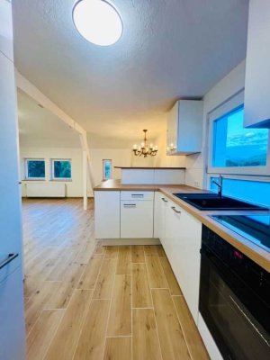 Nagelneue 5 Zi Maisonettwohnung mit Charme u. Garten