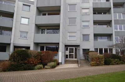 Helle 3-Zimmer-Wohnung mit Aufzug, Balkon, Einbauküche und Stellplatz in Flensburg-Engelsby