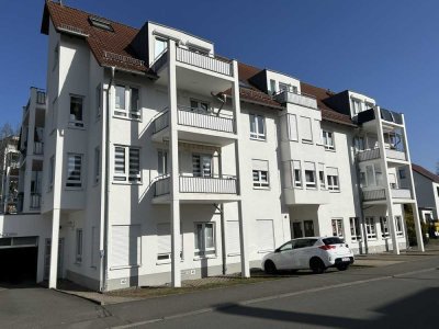 4-Raumwohnung mit Terrasse, Gäste-WC u. TG-Stpl. in ruhiger Lage! Leerstand!