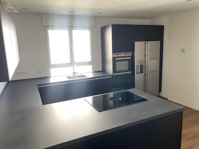 Erstbezug nach Sanierung mit Balkon: Geschmackvolle 2,5-Zimmer-EG-Wohnung mit lux. Innenausstattung