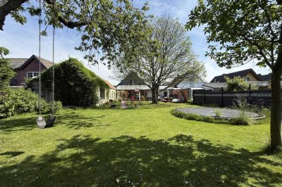 *** WEDOW ** Freistehendes EFH mit Wintergarten, Kamin & Garten!