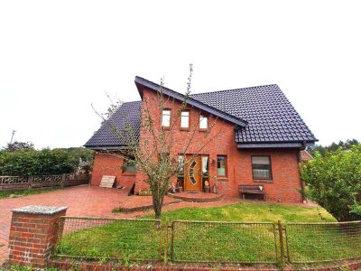 Vielseitige Wohnlösung nahe Bremervörde – Doppelhaus mit Nebengebäude, provisionsfrei!