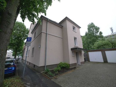 Sehr gepflegte 2,5 Raum-Dachgeschoss-Wohnung mit modernem Badezimmer in guter Lage von Buer-Mitte.