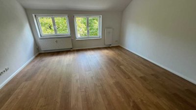 Dachgeschoss-Whg. mit Terrasse u. Bad mit Fenster