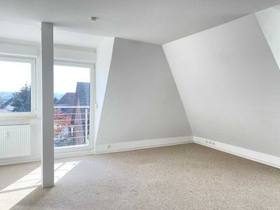 "ÜBER DEN WOLKEN ......!" Charmante kleine Dachgeschosswohnung mit behaglicher Wohnküche!