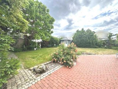 Großzügiges, freistehendes Einfamilienhaus mit schönem Garten