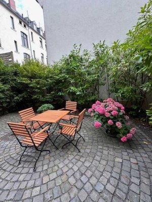 Stilvolle großzügig geschnittene Altbauetage mit zwei Balkonen in ruhiger Lage nahe Innenstadt!