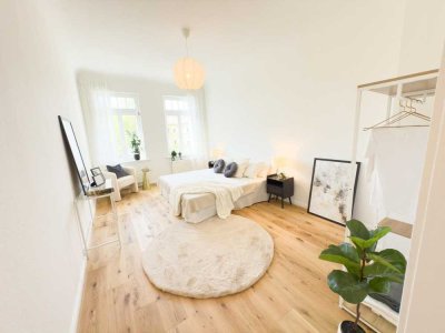 Bezugsfrei - traumhafte Altbauwohnung am Park mit Balkon