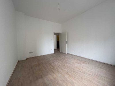 Frisch renovierte 3-Zimmer-Altbauwohnung mit hohen Decken im Erdgeschoss – Offenbach Innenstadt