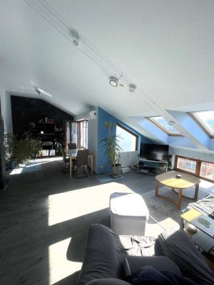 Großzügige 2-Zimmer DG-Wohnung in sehr guter Wohnlage