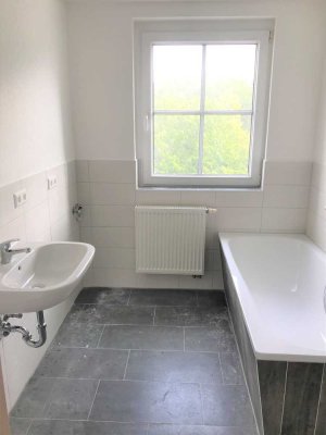 Sanierte 2-Zimmerwohnung mit bodengleicher Dusche und Badewanne in Niesky zu mieten!