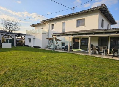 Mehrfamilienhaus mit Garten &amp; Doppelgaragen – Ihr Familienparadies in Neuzeug