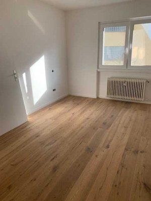 Erstbezug nach Sanierung: 2 Zi. Wohnung mit Balkon in Frankfurt Innenstadt