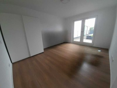 Exklusive neue 2-Zimmer-Wohnung mit gehobener Innenausstattung mit Balkon und EBK neben Oberursel