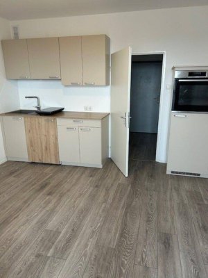 Provisonsfrei anzumietende Kleinwohnung komplett neu saniert - inkl. neue Küche und Badezimmer - Studentenwohnung gute Verkehrsanbindung