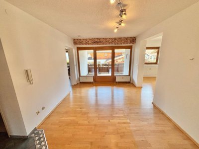Sonnige 4-ZI-WHG, Terrasse, Tiefgarage und EBK