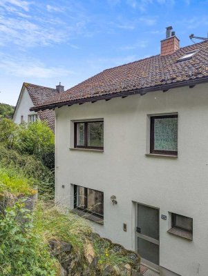 Charmante Doppelhaushälfte mit einladender Holzveranda