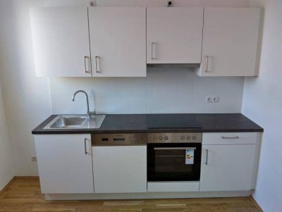 Generalsanierter 2 ZIMMER-NEUBAU + Balkon + extra Küche neu möbliert + neue Sanitäranlagen + Lift!