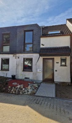 BIK: REIHENMITTELHAUS MIT GARTEN UND 2 GARAGEN! BELIEBTE LAGE ESKESBERG!