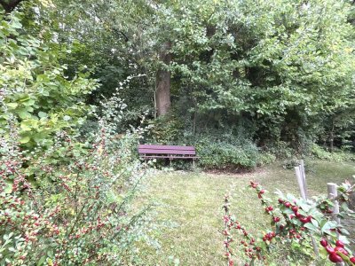 Geräumiges Einfamilienhaus mit Fußbodenheizung, Kamin und traumhaftem Grundstück