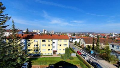 Von Privat: 2,5-Zimmer-Dachgeschosswohnung in Leonberg