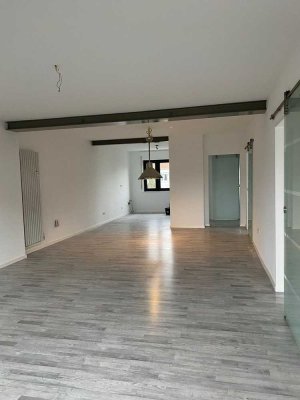 Moderne, helle 3-ZKB-Wohnung mit Balkon in ruhiger Lage (WG-geeignet)