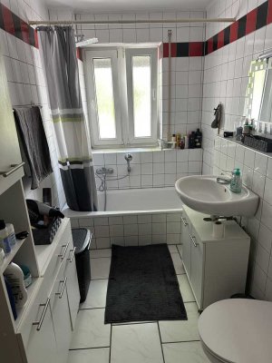 Vollmöblierte 2-Zimmer-Wohnung mit Balkon & Tiefgarage