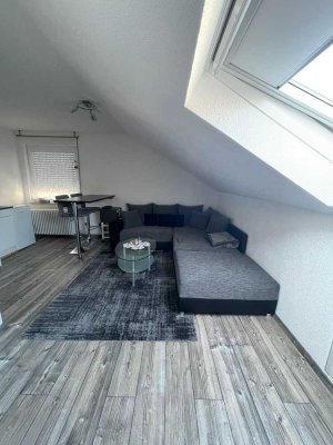Geschmackvolle 2-Raum-Dachgeschosswohnung in einer Sackgasse in Wendlingen