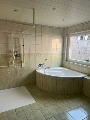 Erstbezug nach Sanierung mit Balkon und EBK: Ansprechende 2-Zimmer-Wohnung in Kirtorf