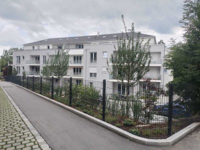 Neue freie 2-Zi.-Dachterrassenwohnung mit hohen Räumen und hochwertiger EBK