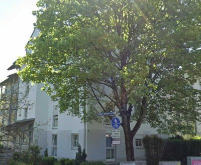 Exklusive, modernisierte 2,5-Zimmer-Wohnung mit geh. Innenausstattung mit Balkon und EBK