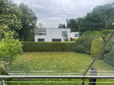 Helle 4-Zimmer-DG-Wohnung mit Balkon und Einbauküche in Kronberg im Taus