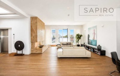 EXKLUSIVES PENTHOUSE MIT WEITLÄUFIGEN TERRASSEN, 
ÜBER 3,20 M HOHEN DECKEN AM OLIVAER PLATZ