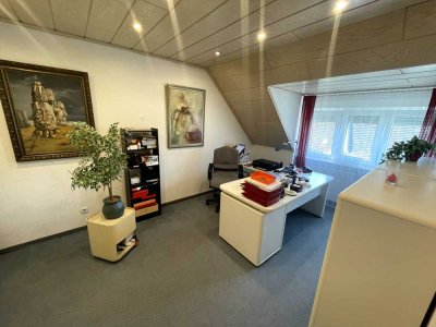 Teilmöblierte Büroeinheit oder Wohnlösung für Wochenendheimfahrer in einem privaten Umfeld im DG