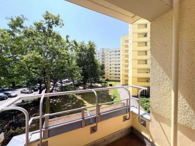 Sofort BEZUGSFREIE 2-Zi.-Whg. + Sonnen-Loggia + EBK + Lift + modernisiert in REINICKENDORF