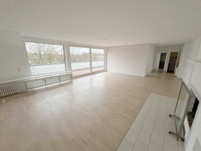NE-Rosellerheide: Großzügige DG-Wohnung mit Außenstellplatz, Dachterrasse und 2 großen Abstellräumen