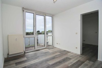 2-ZIMMERAPARTMENT MIT KÜCHE, WANNENBAD, BALKON u. Stellplatz! Nähe SpoHo Köln!