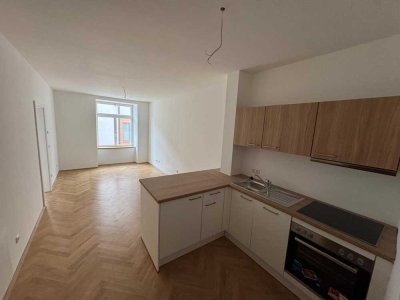 *Exklusiver Erstbezug im sanierten Altbau* 2-Raum-Apartment mit EBK in der Altstadt - WE01