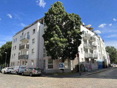 Geräumig 2-Raum Wohnung mit Einbauküche und Balkon in Stadtfeld Ost