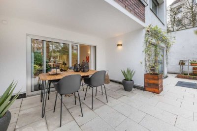 Ruhepol im Herzen Düsseldorfs - Hofgarten vor der Haustür, Terrasse zum grünen Innenhof