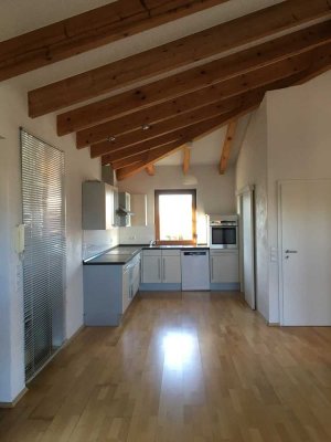 Attika-Wohnung mit 4 Zimmern und Balkon in Riedstadt